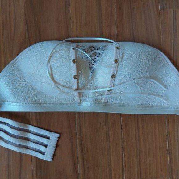 Brassiere - Picture 5 of 5